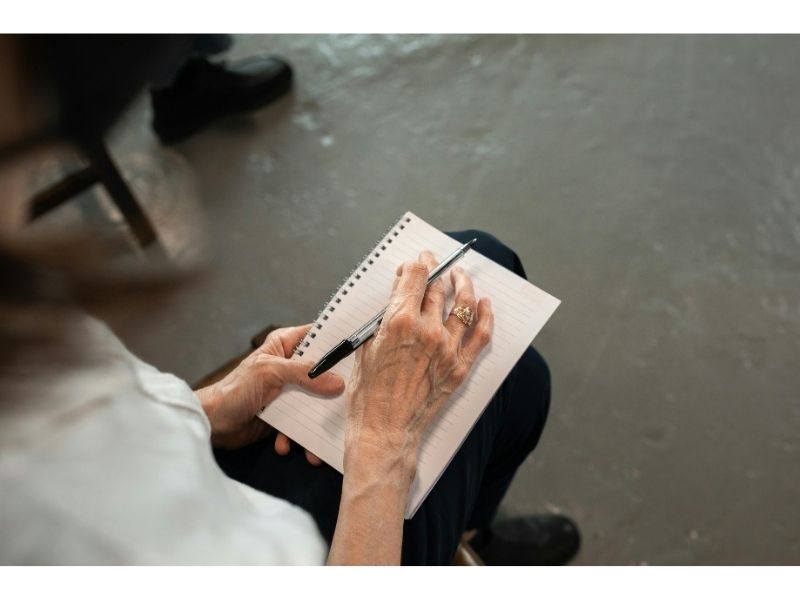 deep breathing and goal writing 2 minutes rich people daily habit